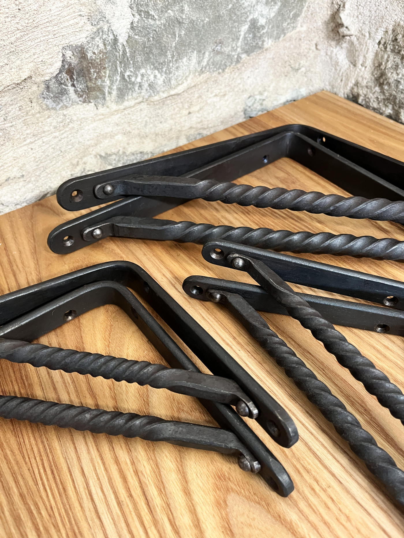 Shelf Brackets - Twist