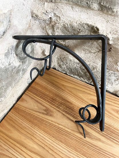 Large Vine Shelf Bracket No. 1