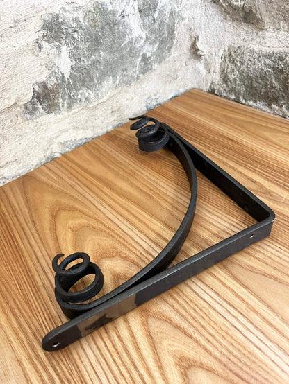 Large Vine Shelf Bracket No. 4
