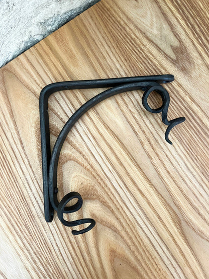 Small Vine Shelf Bracket No. 1