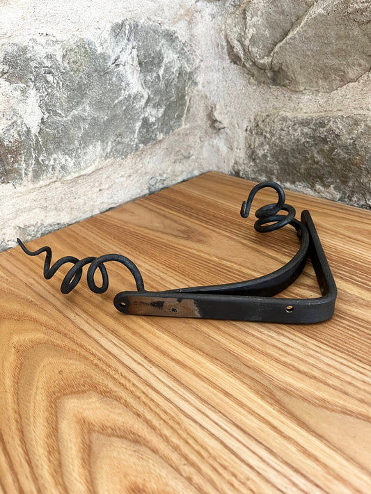 Small Vine Shelf Bracket No. 2