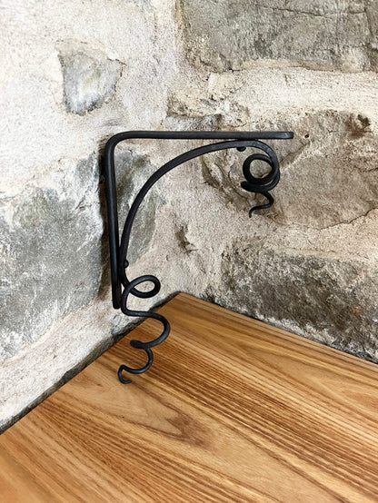 Small Vine Shelf Bracket No. 3