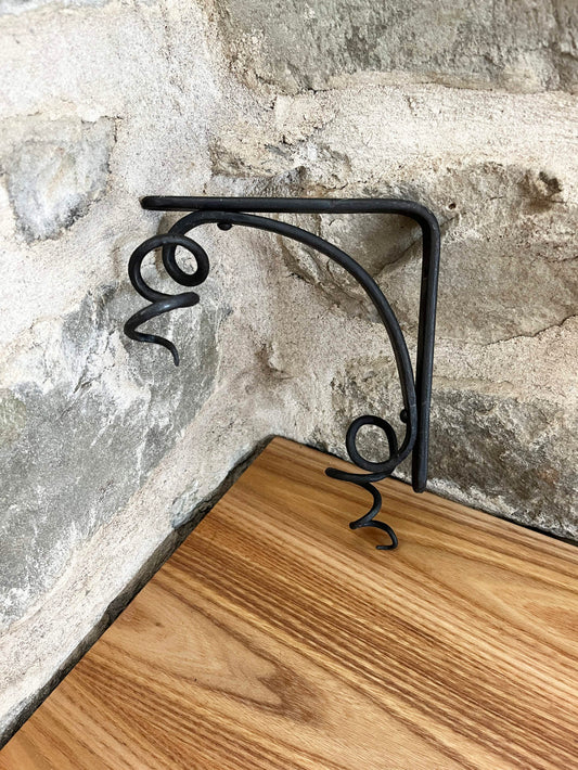 Small Vine Shelf Bracket No. 3