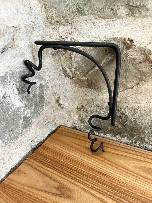 Small Vine Shelf Bracket No. 4