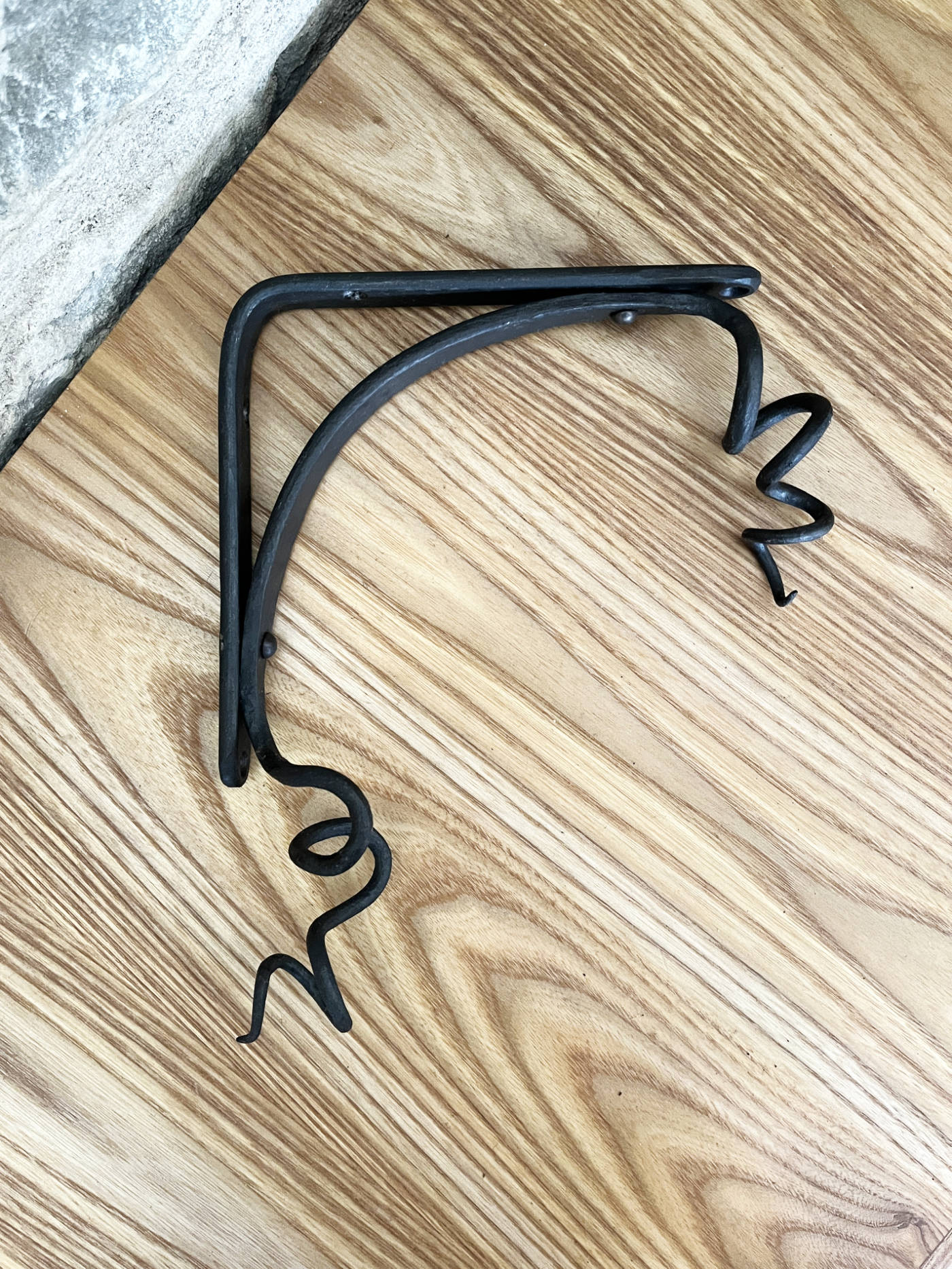 Small Vine Shelf Bracket No. 4