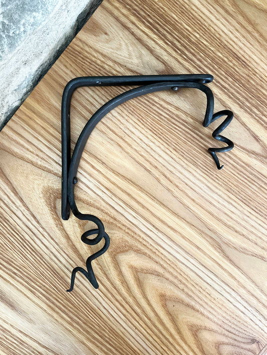 Small Vine Shelf Bracket No. 4