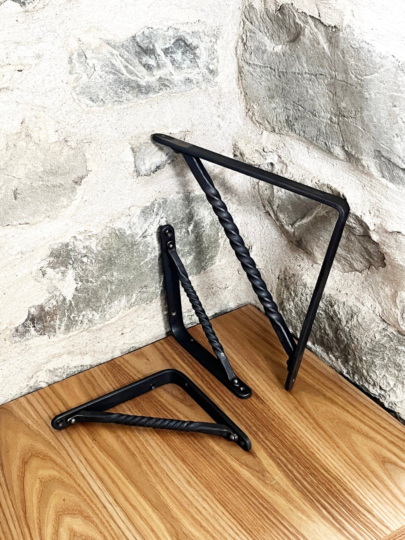 Shelf Brackets - Twist