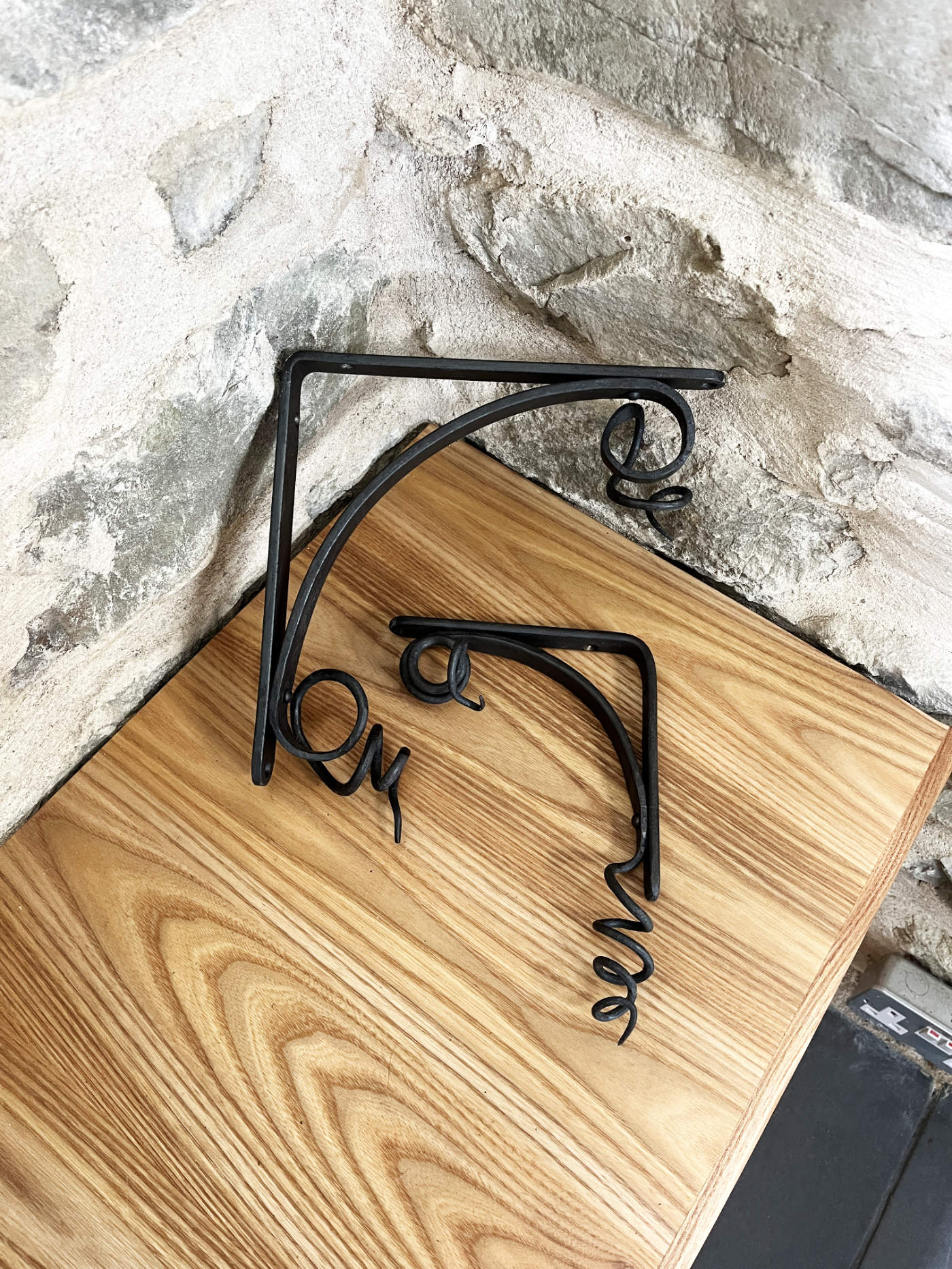 Small Vine Shelf Bracket No. 2
