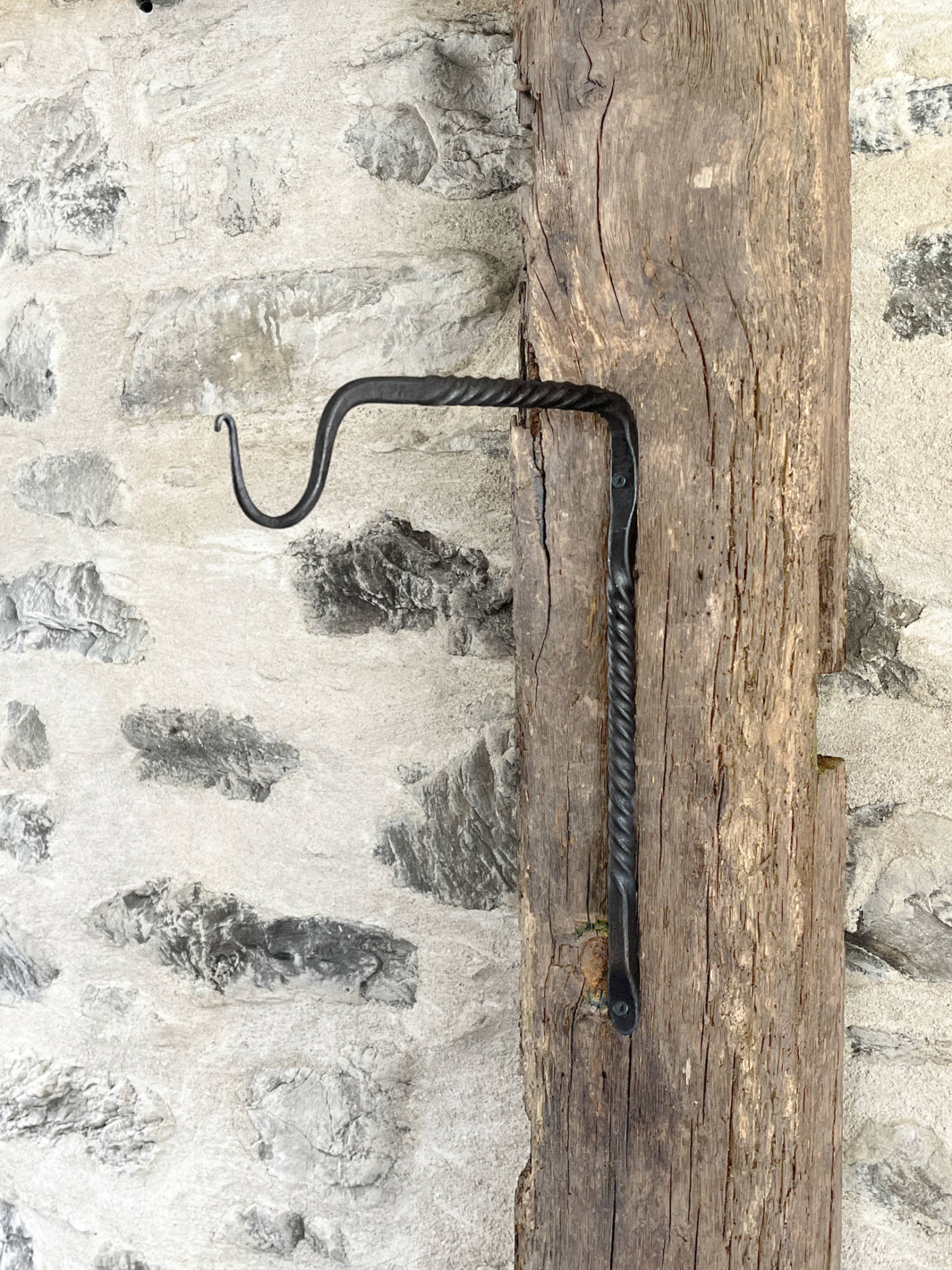 Minimal Twist Plant Hanger